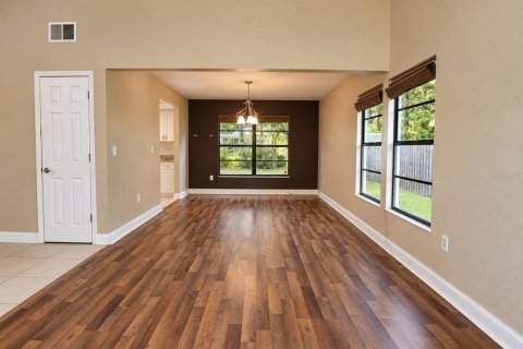 House in New Port Richey, Florida 3 bedrooms, 153.1 sq.m. № 2395734 - photo 8