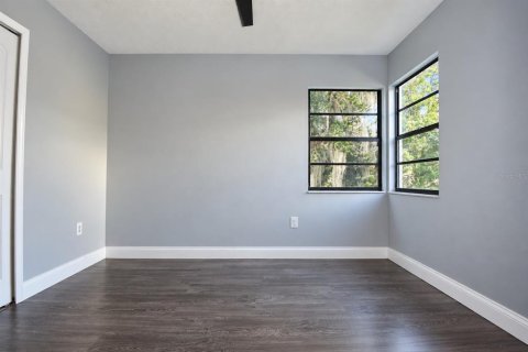 House in New Port Richey, Florida 3 bedrooms, 153.1 sq.m. № 2395734 - photo 23