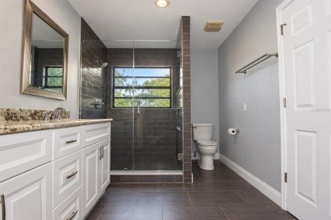 House in New Port Richey, Florida 3 bedrooms, 153.1 sq.m. № 2395734 - photo 27