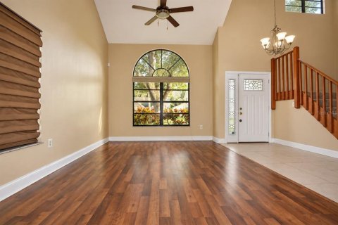 House in New Port Richey, Florida 3 bedrooms, 153.1 sq.m. № 2395734 - photo 9