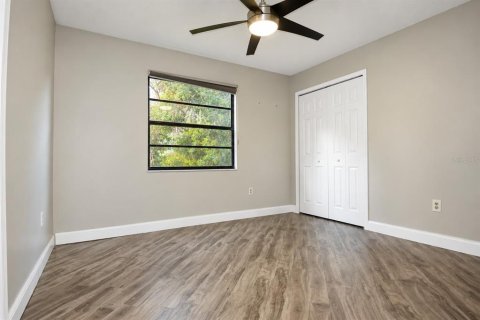 House in New Port Richey, Florida 3 bedrooms, 153.1 sq.m. № 2395734 - photo 25