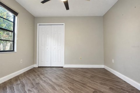 House in New Port Richey, Florida 3 bedrooms, 153.1 sq.m. № 2395734 - photo 24