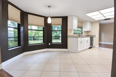 House in New Port Richey, Florida 3 bedrooms, 153.1 sq.m. № 2395734 - photo 17