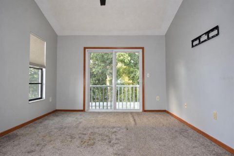 House in New Port Richey, Florida 3 bedrooms, 153.1 sq.m. № 2395734 - photo 13