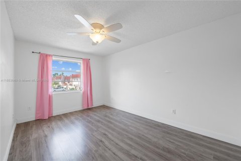 Townhouse in Lauderhill, Florida 3 bedrooms, 147.71 sq.m. № 1872446 - photo 22