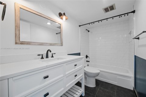 Townhouse in Lauderhill, Florida 3 bedrooms, 147.71 sq.m. № 1872446 - photo 23