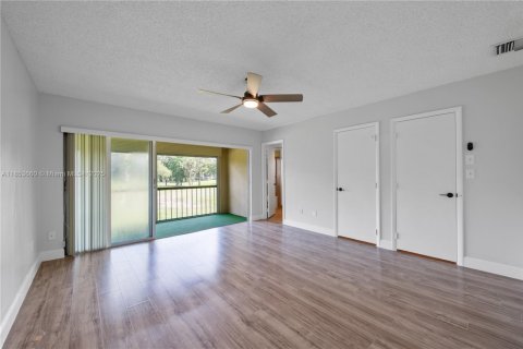 Townhouse in Lauderhill, Florida 3 bedrooms, 147.71 sq.m. № 1872446 - photo 15