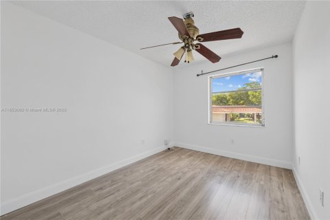 Townhouse in Lauderhill, Florida 3 bedrooms, 147.71 sq.m. № 1872446 - photo 24
