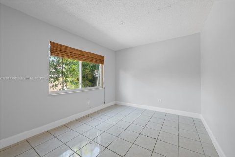 Townhouse in Lauderhill, Florida 3 bedrooms, 147.71 sq.m. № 1872446 - photo 8