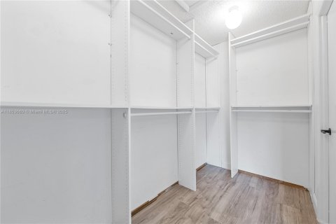 Townhouse in Lauderhill, Florida 3 bedrooms, 147.71 sq.m. № 1872446 - photo 21