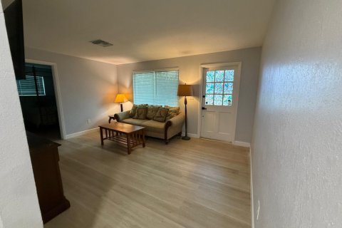Villa ou maison à louer à Lake Worth, Floride: 3 chambres, 93.65 m2 № 2085612 - photo 5