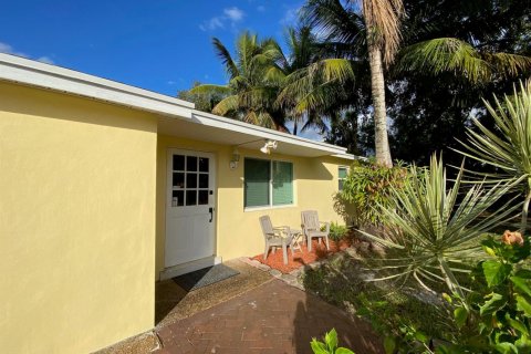 Villa ou maison à louer à Lake Worth, Floride: 3 chambres, 93.65 m2 № 2085612 - photo 2
