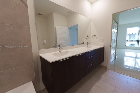 Condo in Doral, Florida, 3 bedrooms  № 1501590 - photo 16
