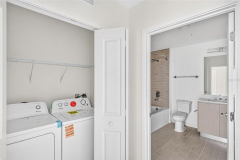 Condo in Orlando, Florida, 2 bedrooms  № 2391371 - photo 16