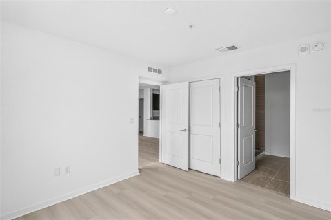 Condo in Orlando, Florida, 2 bedrooms  № 2391371 - photo 9