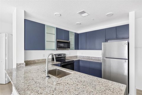 Condo in Orlando, Florida, 2 bedrooms  № 2391371 - photo 2
