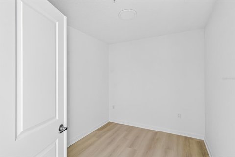 Condo in Orlando, Florida, 2 bedrooms  № 2391371 - photo 10