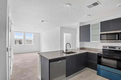 Condo in Orlando, Florida, 2 bedrooms  № 2391371 - photo 1