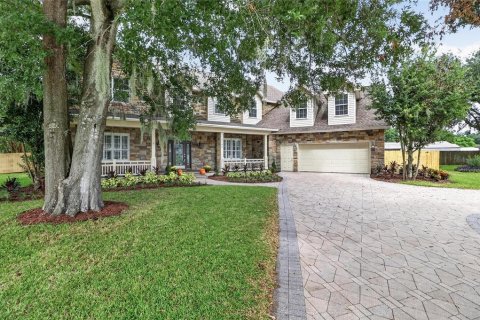 House in Lakeland, Florida 4 bedrooms, 397.06 sq.m. № 2402777 - photo 2