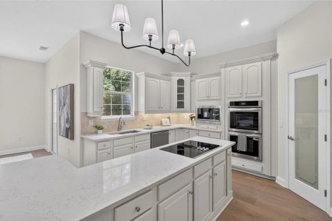 House in Lakeland, Florida 4 bedrooms, 397.06 sq.m. № 2402777 - photo 18