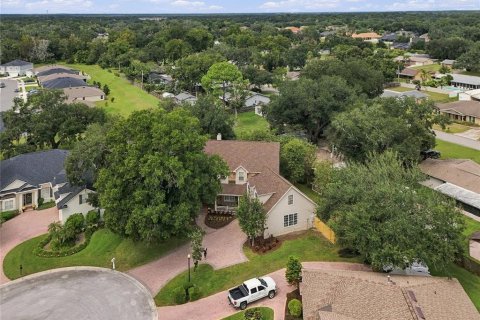 House in Lakeland, Florida 4 bedrooms, 397.06 sq.m. № 2402777 - photo 4