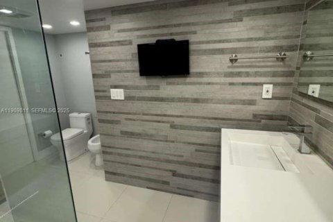 Condo in Miami, Florida, 2 bedrooms  № 1964400 - photo 25