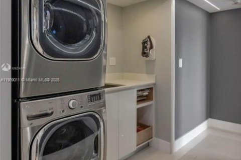 Copropriété à louer à Miami, Floride: 2 chambres, 136.47 m2 № 1964400 - photo 20