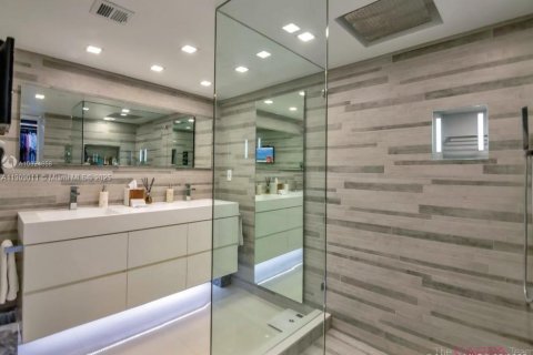 Copropriété à louer à Miami, Floride: 2 chambres, 136.47 m2 № 1964400 - photo 12