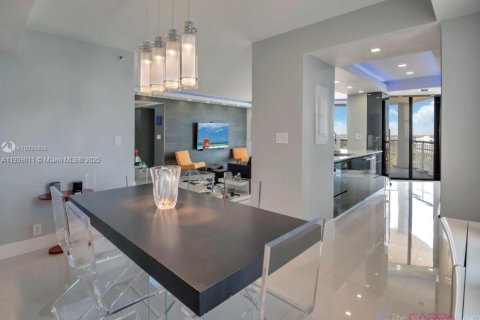 Copropriété à louer à Miami, Floride: 2 chambres, 136.47 m2 № 1964400 - photo 3