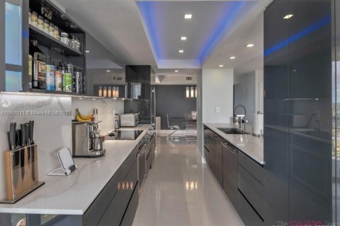 Copropriété à louer à Miami, Floride: 2 chambres, 136.47 m2 № 1964400 - photo 4