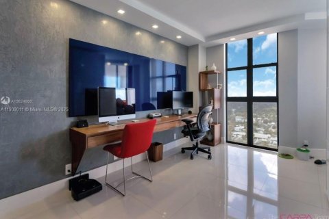 Copropriété à louer à Miami, Floride: 2 chambres, 136.47 m2 № 1964400 - photo 17