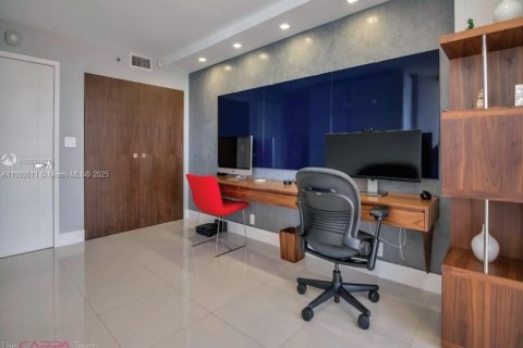 Copropriété à louer à Miami, Floride: 2 chambres, 136.47 m2 № 1964400 - photo 16