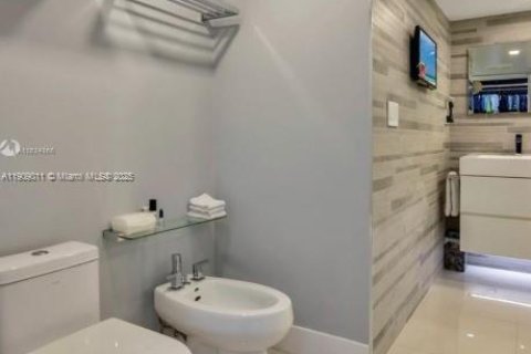 Copropriété à louer à Miami, Floride: 2 chambres, 136.47 m2 № 1964400 - photo 13