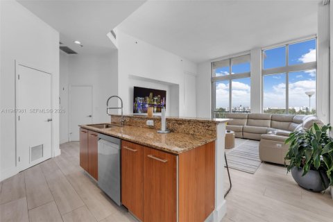 Condo in Miami, Florida, 1 bedroom  № 2004628 - photo 7