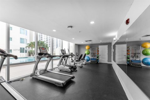 Condo in Miami, Florida, 1 bedroom  № 2004628 - photo 23