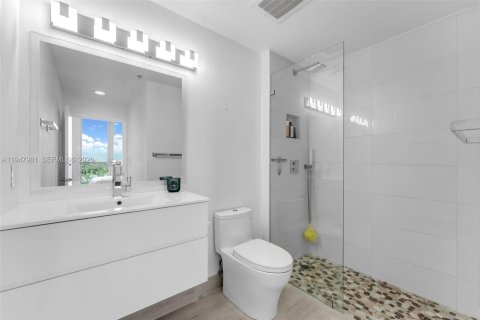 Condo in Miami, Florida, 1 bedroom  № 2004628 - photo 16