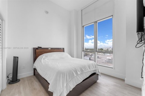 Condo in Miami, Florida, 1 bedroom  № 2004628 - photo 17