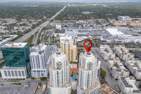 Condo in Miami, Florida, 1 bedroom  № 2004628 - photo 29