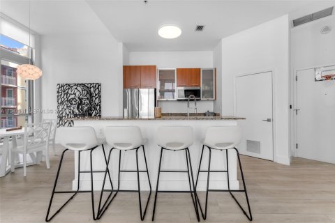 Condo in Miami, Florida, 1 bedroom  № 2004628 - photo 11