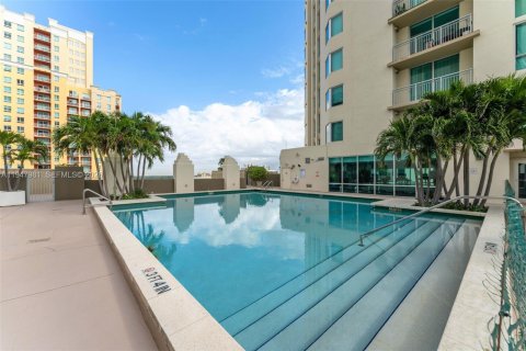 Condo in Miami, Florida, 1 bedroom  № 2004628 - photo 22