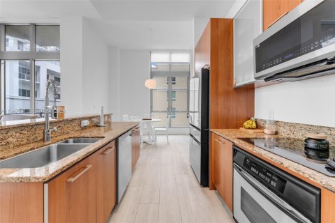 Condo in Miami, Florida, 1 bedroom  № 2004628 - photo 6