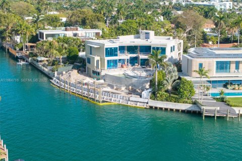 Casa en venta en Miami Beach, Florida, 8 dormitorios, 964.79 m2 № 2026881 - foto 17