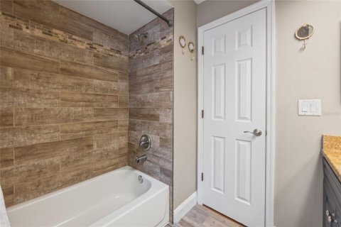Casa en venta en Brandon, Florida, 3 dormitorios, 183.11 m2 № 1916227 - foto 25