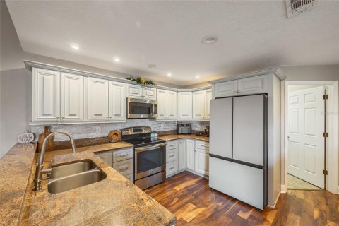 Casa en venta en Brandon, Florida, 3 dormitorios, 183.11 m2 № 1916227 - foto 11