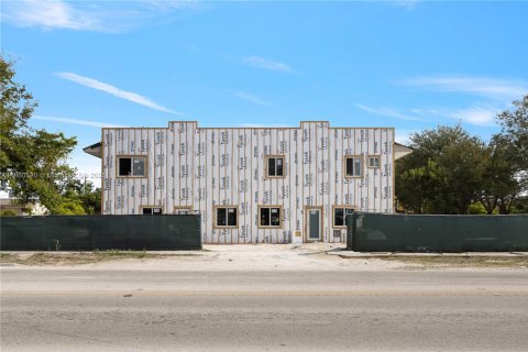 Commercial property in Florida City, Florida № 1889070 - photo 9