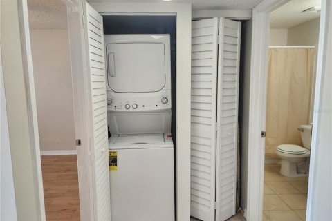 Condo in Brandon, Florida, 2 bedrooms  № 2166252 - photo 13