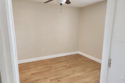 Condo in Brandon, Florida, 2 bedrooms  № 2166252 - photo 11