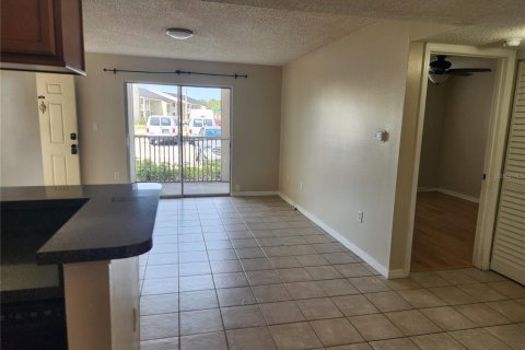 Condo in Brandon, Florida, 2 bedrooms  № 2166252 - photo 8