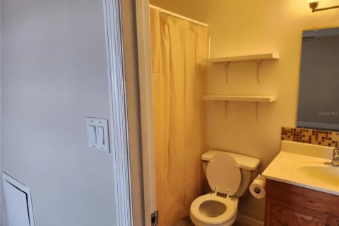 Condo in Brandon, Florida, 2 bedrooms  № 2166252 - photo 12