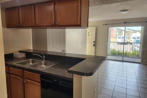 Condo in Brandon, Florida, 2 bedrooms  № 2166252 - photo 6